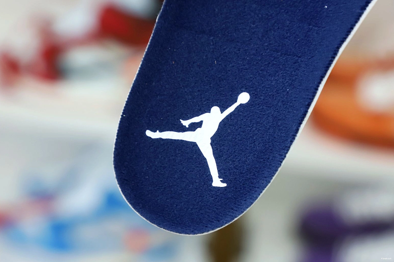 JORDAN 4 RETRO NAVY